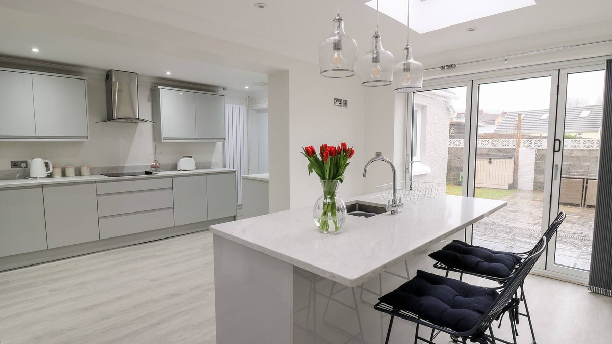 Burry Port House | REEVAS-RETREAT, pet friendly, character holiday cottage in Burry Port