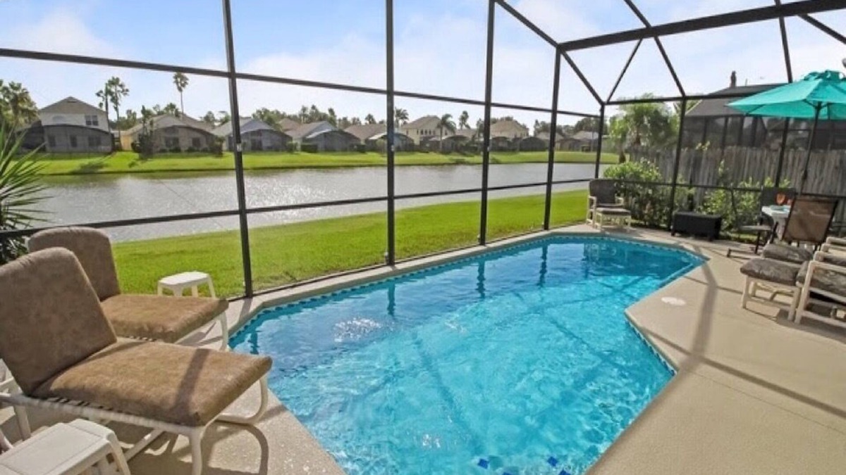 Lake Berkley Villa | Ref 09. Stunning villa private pool. Lake Berkley Resort.