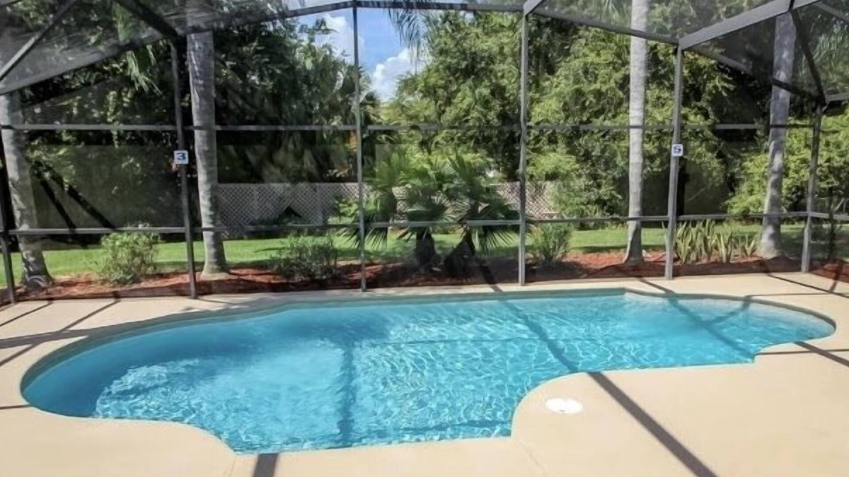 Lake Berkley Villa | Ref 10. Lake Berkley. Villa own pool. Gas BBQ. Near Disney
