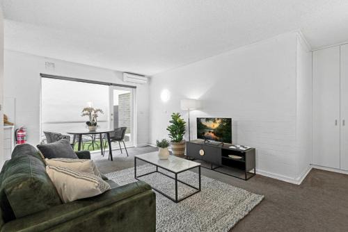 Parkville Apartment | Refined 1-Bed Apartment with Garden Access