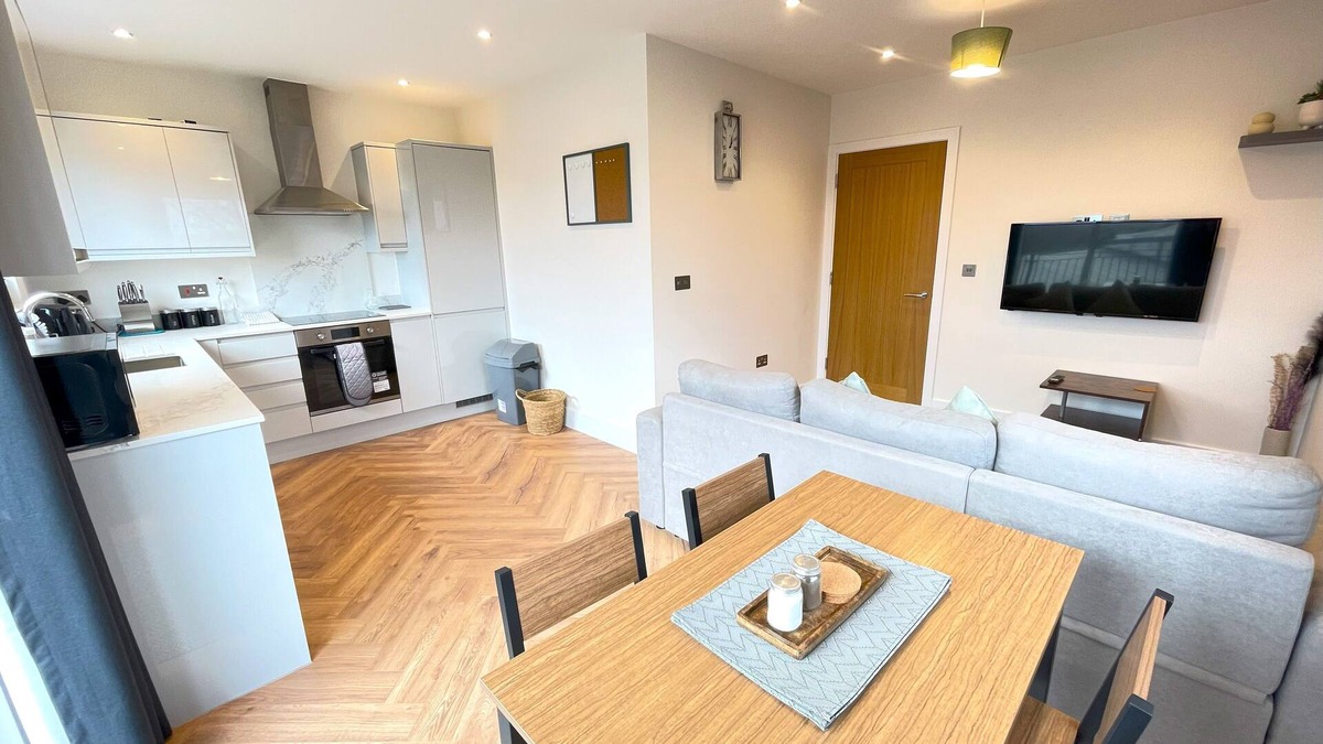 Rickmansworth Apartment | Refined Living with Free Wi-Fi and Parking