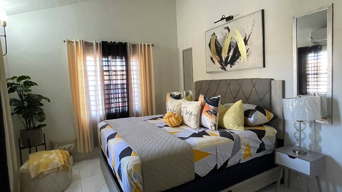 Portmore House | Refined luxury awaits you, where sophistication reigns with a Taste of Opulence!