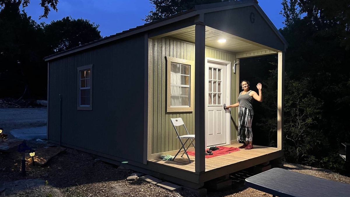 Jacksboro House | Reflection Cabin overlooking Lake Godstone