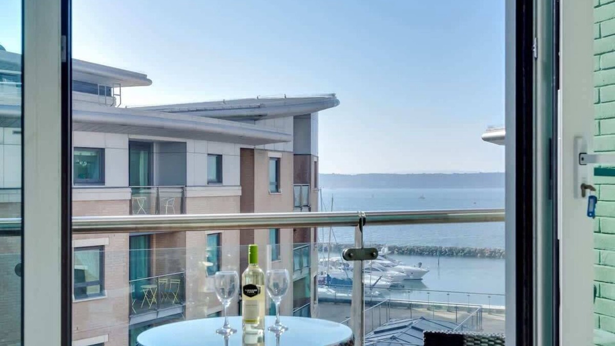 Poole Apartment | Reflections - Balcony Views of Poole Harbour