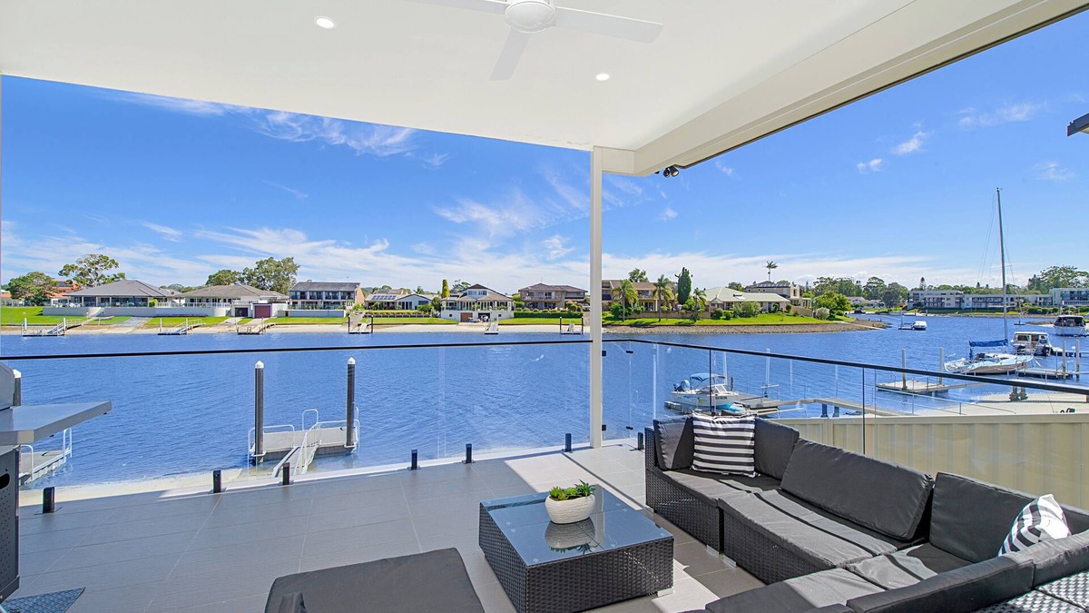Port Macquarie House | Reflections - BEAUTIFUL 4 BEDROOM CANAL WATERFRONT HOME