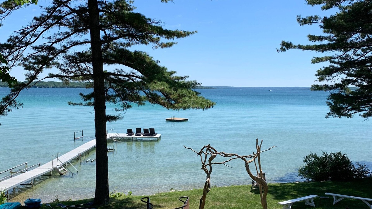 Elk Rapids House | Reflective Fall Color Weekends, 6 BR, 14 beds, 5 baths, Barrel Sauna, sleeps 22