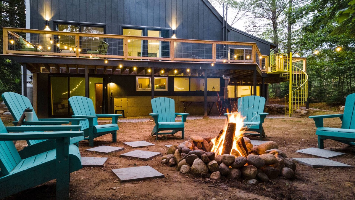 Bartlett Ski Chalet | Refreshed 1970's Chalet - Perched on the Saco River. Minutes to Attitash.