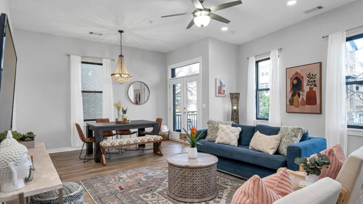 Hillsboro Village Condo | REFRESHING 2 bedroom, 3 bed ★ Nashville condo w/FREE Parking +Near Restaurants