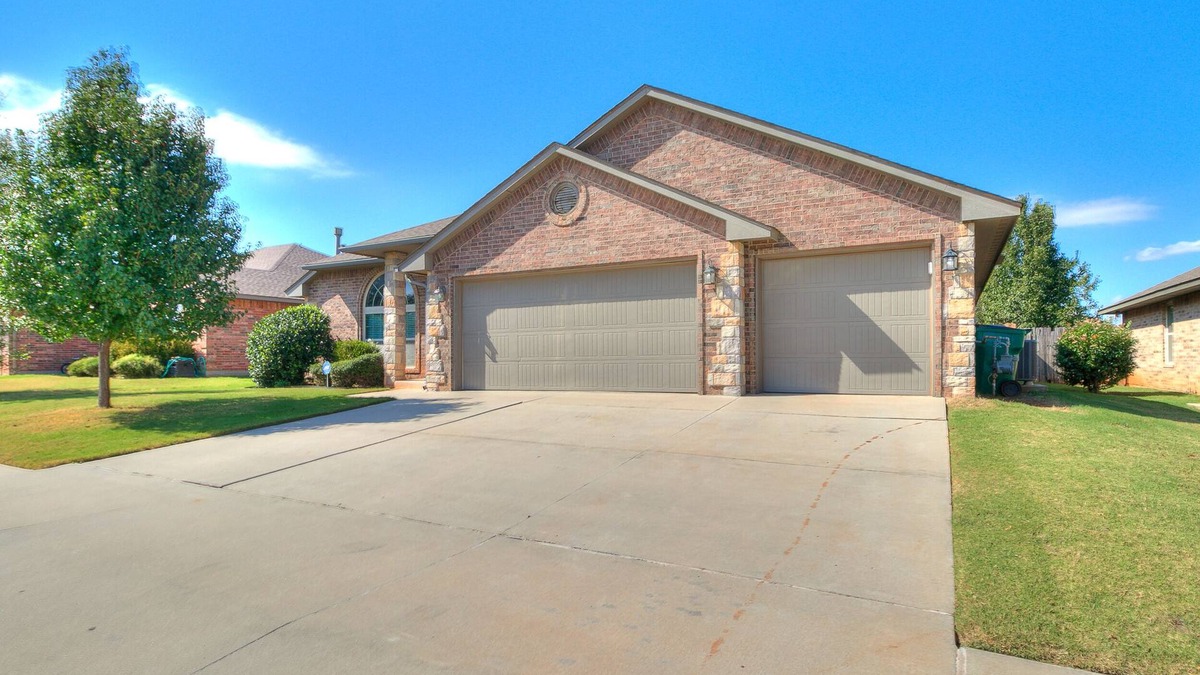 Edmond House | Refreshing and Spacious 4 Bedroom Home