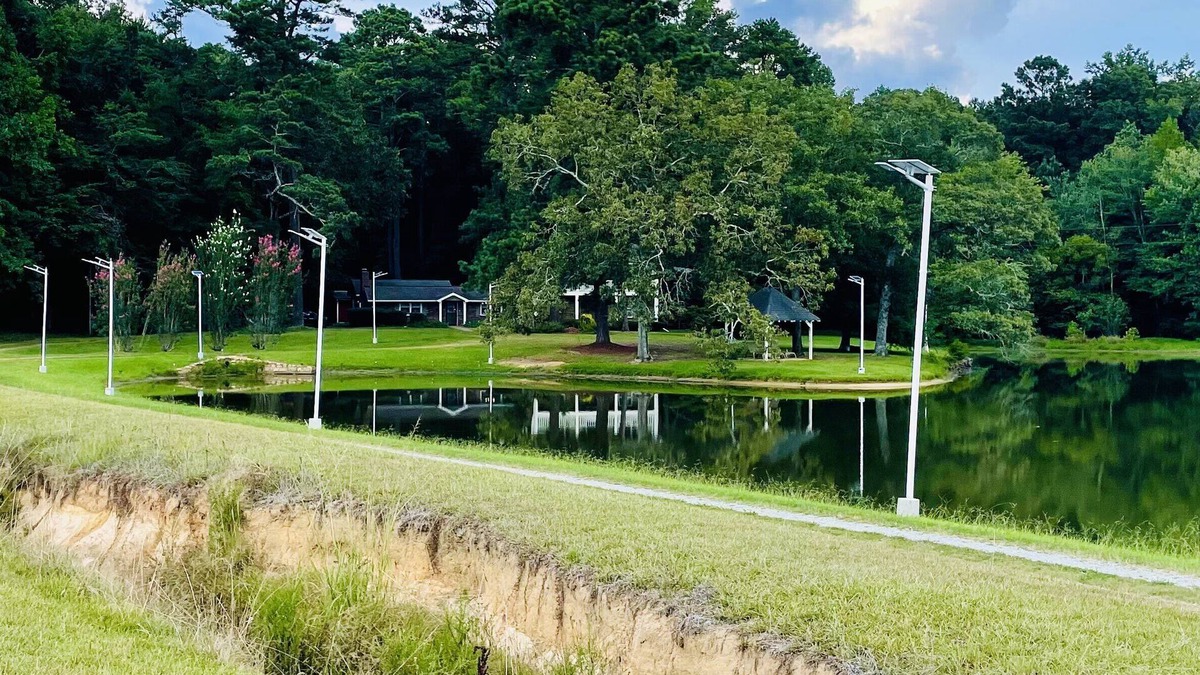 Senoia House | Refreshing cozy home w/lake front in nature