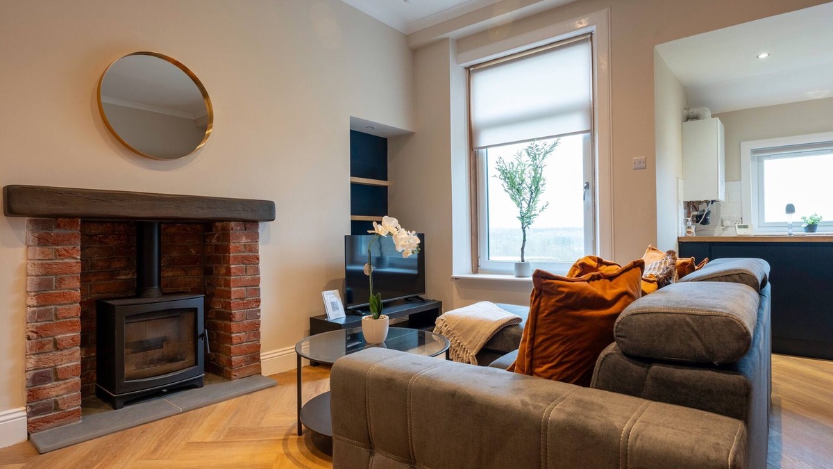 Shotts Apartment | Refreshing Modern Apartment in Shotts