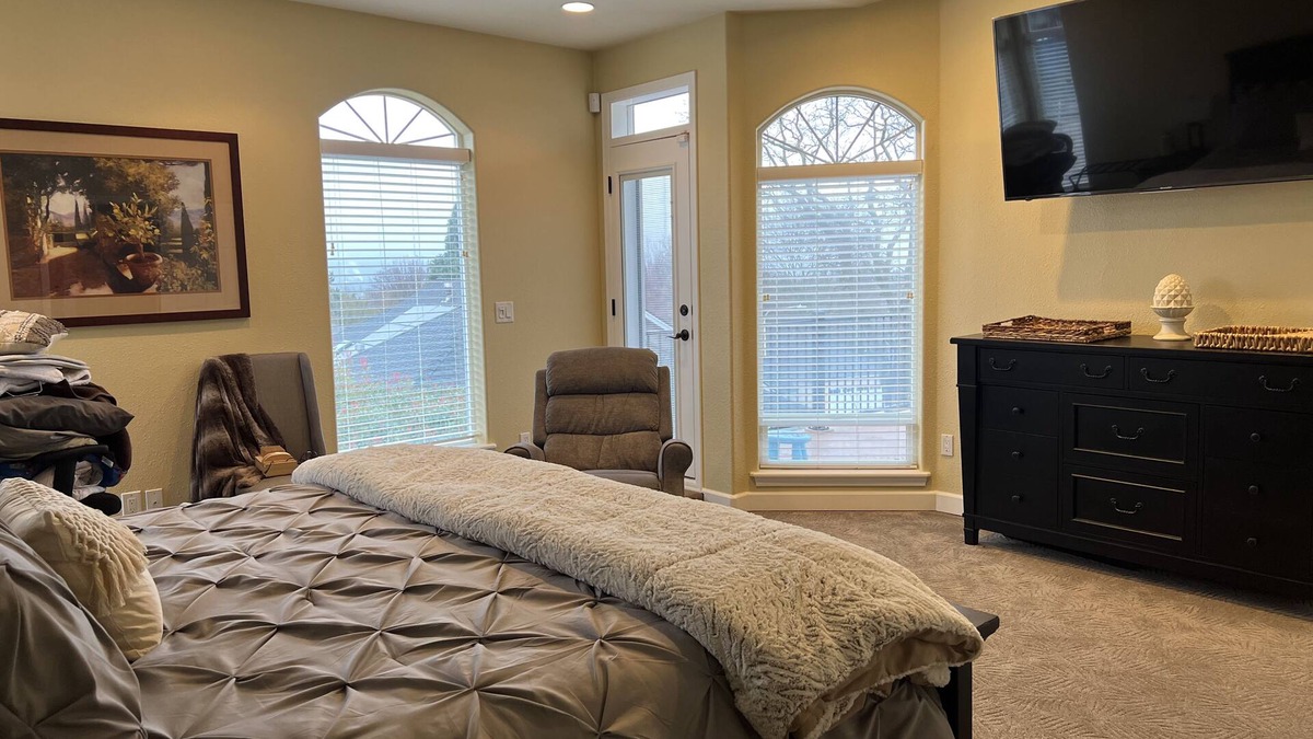 Medford House | Refreshing Pool Home