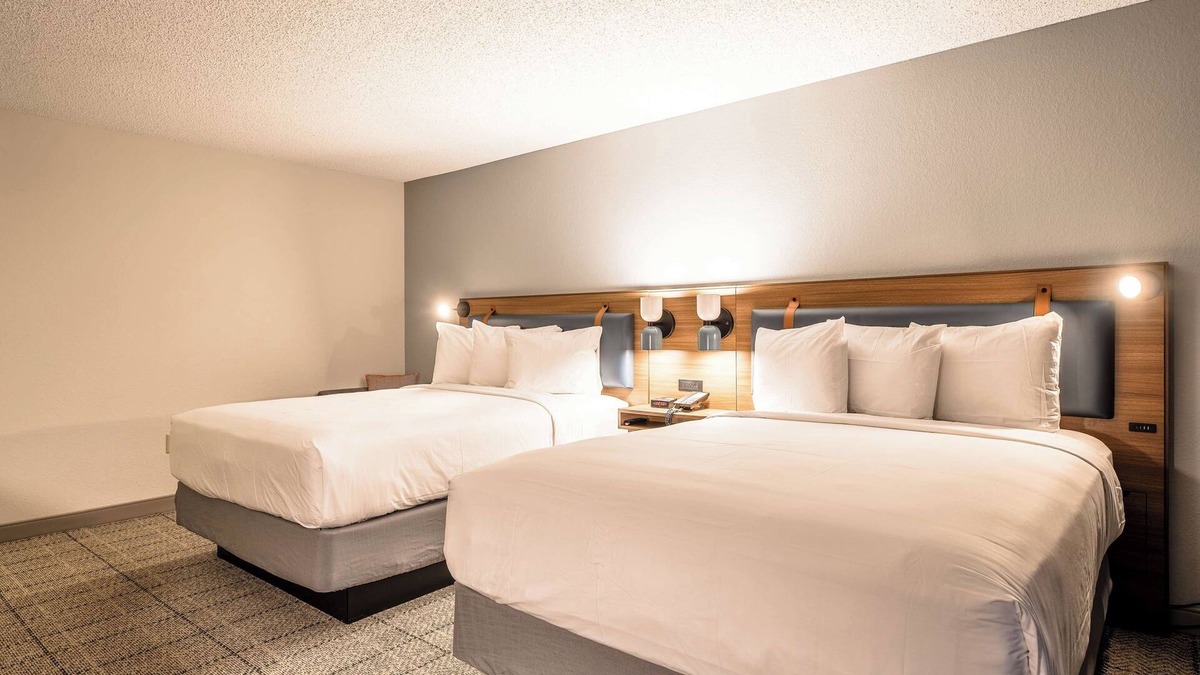Richardson Hotel | Refreshing Pool Stay Near UTD | Gym, Swimming Pool & Pet-Friendly