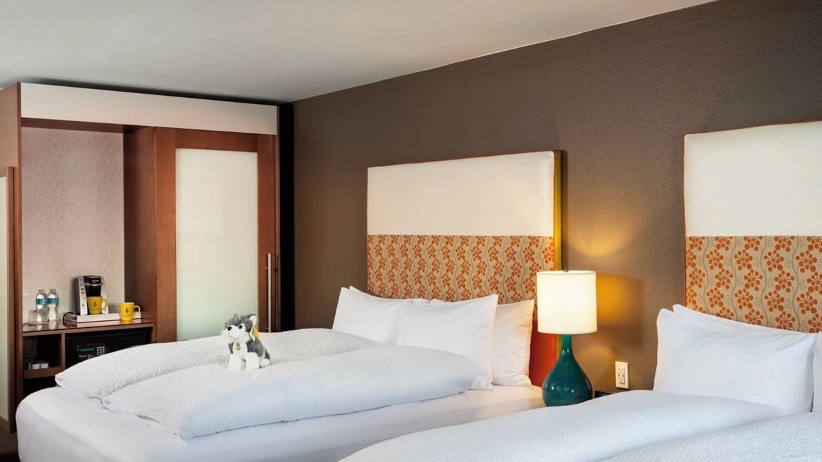 University District Hotel | Refreshing Stay, Two Queen w/Tub, Pet-Friendly, Pineapple Theme, 2 Rooms