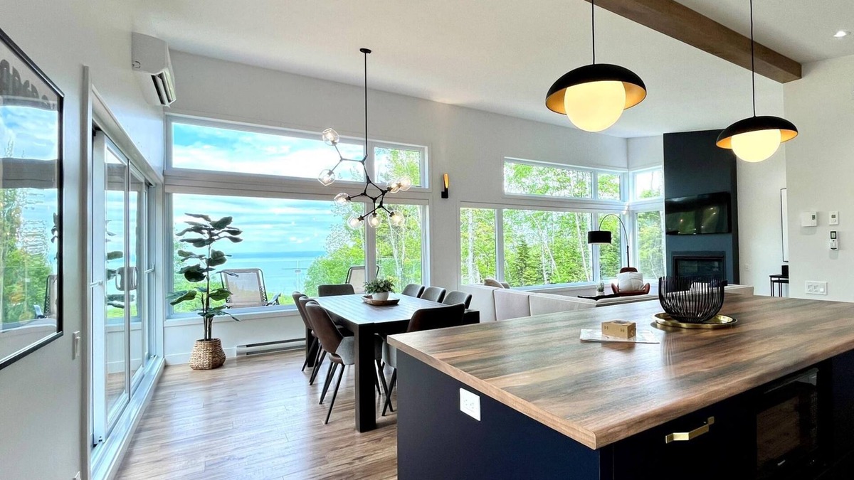 Les Eboulements Ski Chalet | Refuge 1: River Views & Private Spa Retreat