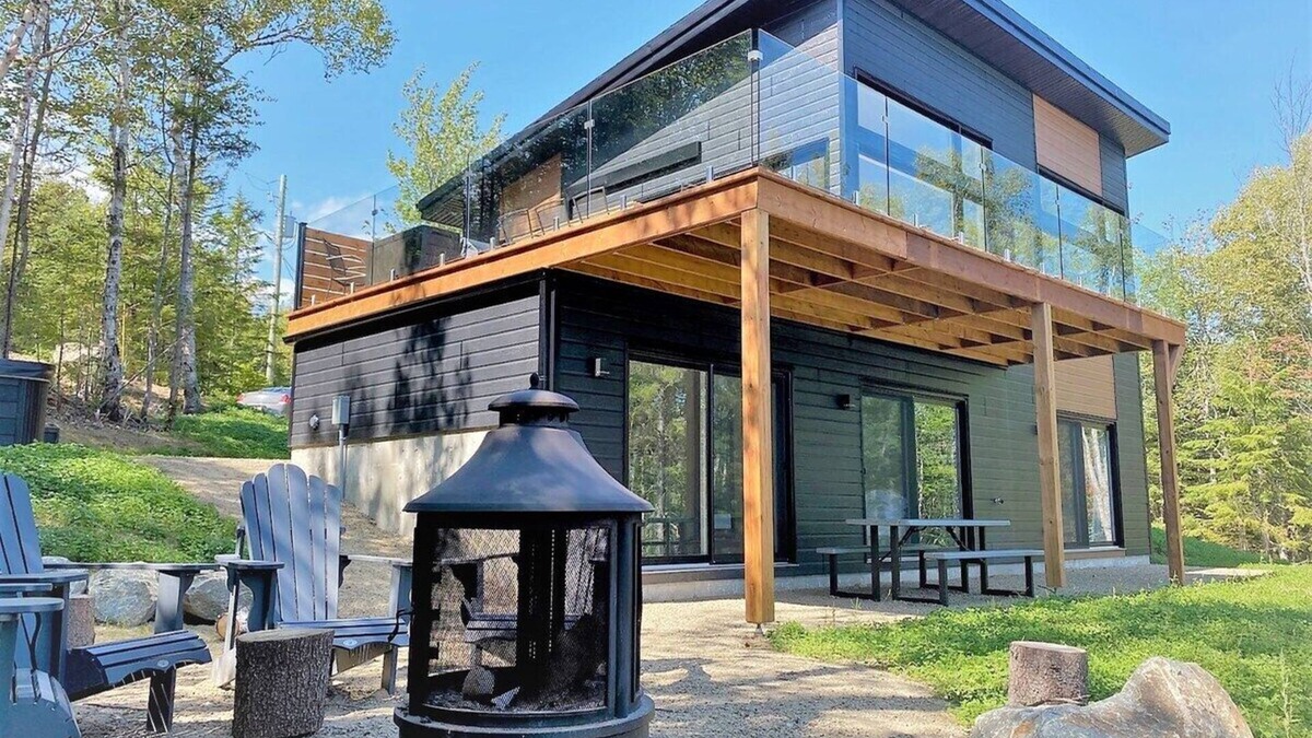Les Eboulements Ski Chalet | Refuge 2: Ultimate Retreat, Spa and River View