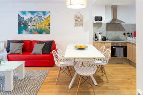 Arinsal Apartment | Refugio de Montaña, Terraza con Vistas y Parking I AndBnB
