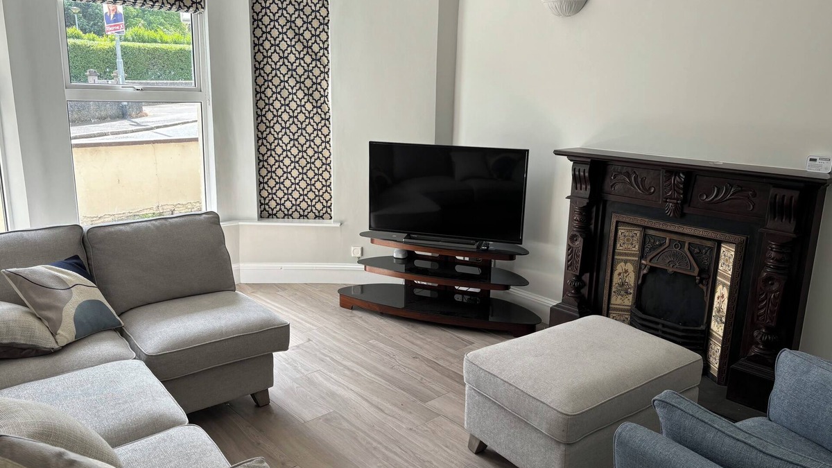 Newcastle House | Refurbished 5-bed Central Newcastle. Ideal for families/golfers/activity breaks