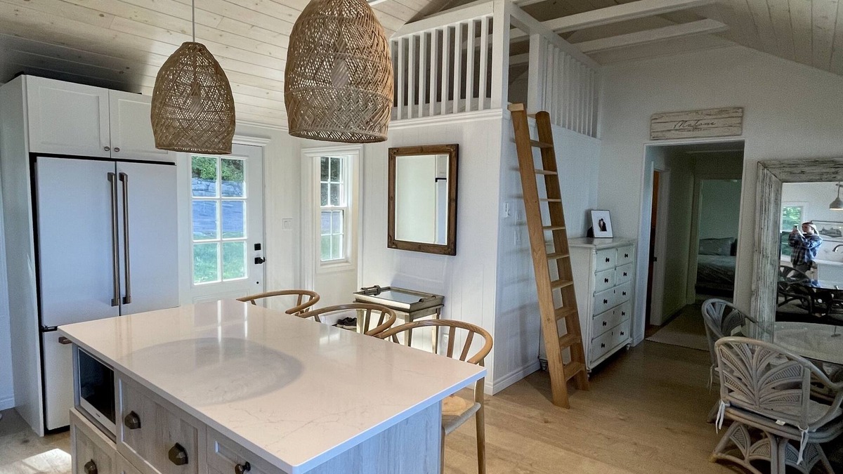 Frontenac Cottage | Refurbished cottage on Loughborough Lake w/deck featuring sunset views.