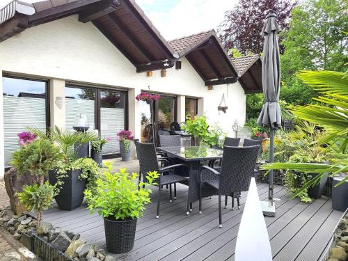 Pracht Apartment | Regal Apartment in Pracht with Garden and Grill
