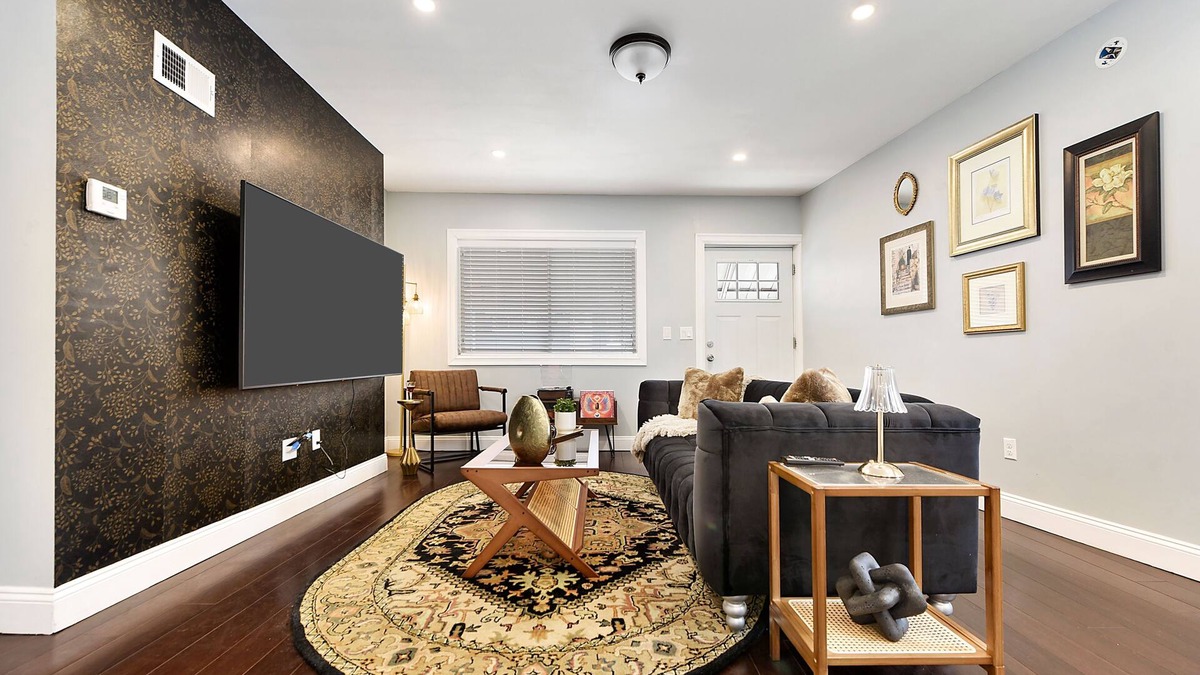 Lawrenceville House | *Regal Bricks* Cold Plunge | Fire Pit | Game Room | Private Backyard