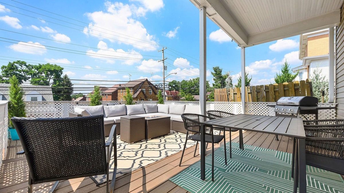 Pittsburgh House | *Regal Bricks* Oversized Deck | Views | Fire Pit | Private Garage