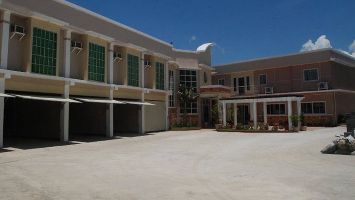 Nabua Hotel | Regal Plaza Hotel and Drive in
