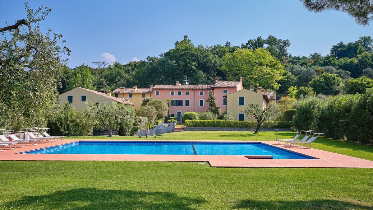 Affi Apartment | Regarda - Apartment Antico Convento, residence Paerno with pool and tennis