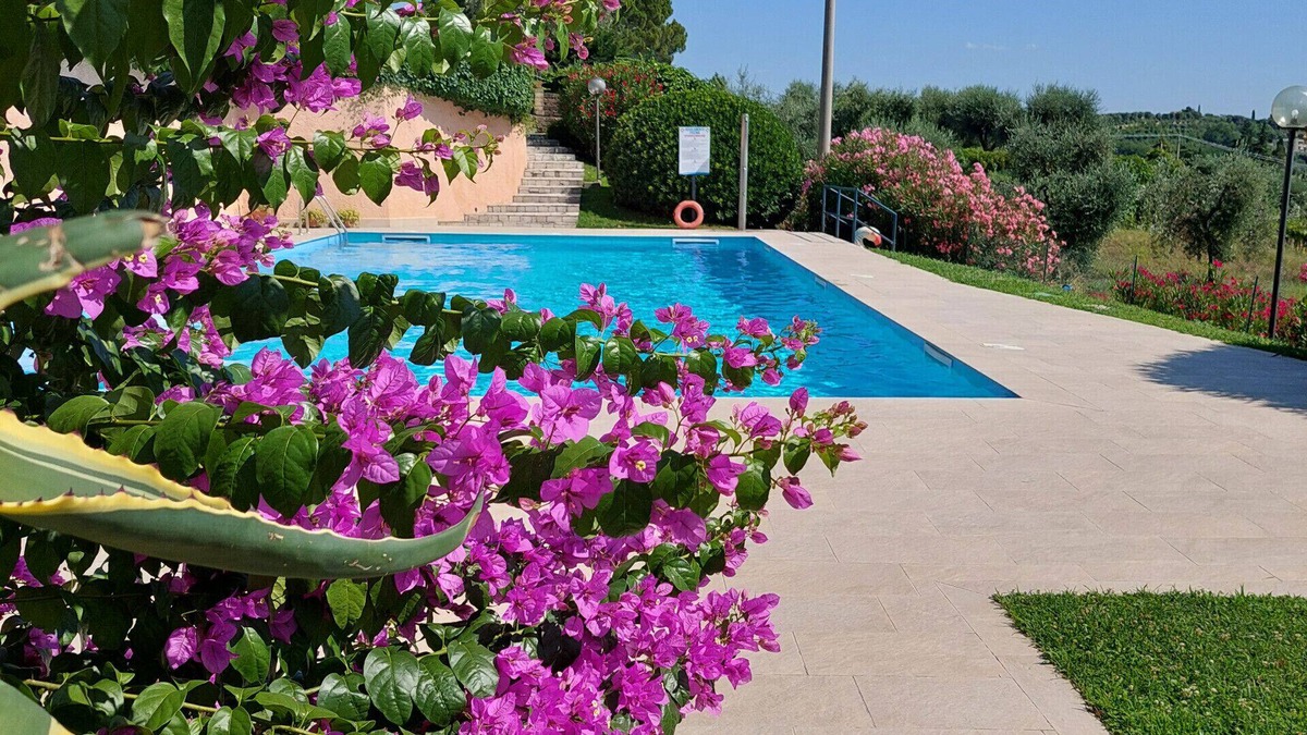 Bardolino Apartment | Regarda - Apartment "Nido dell'Arte" in Bardolino with pool and lake view