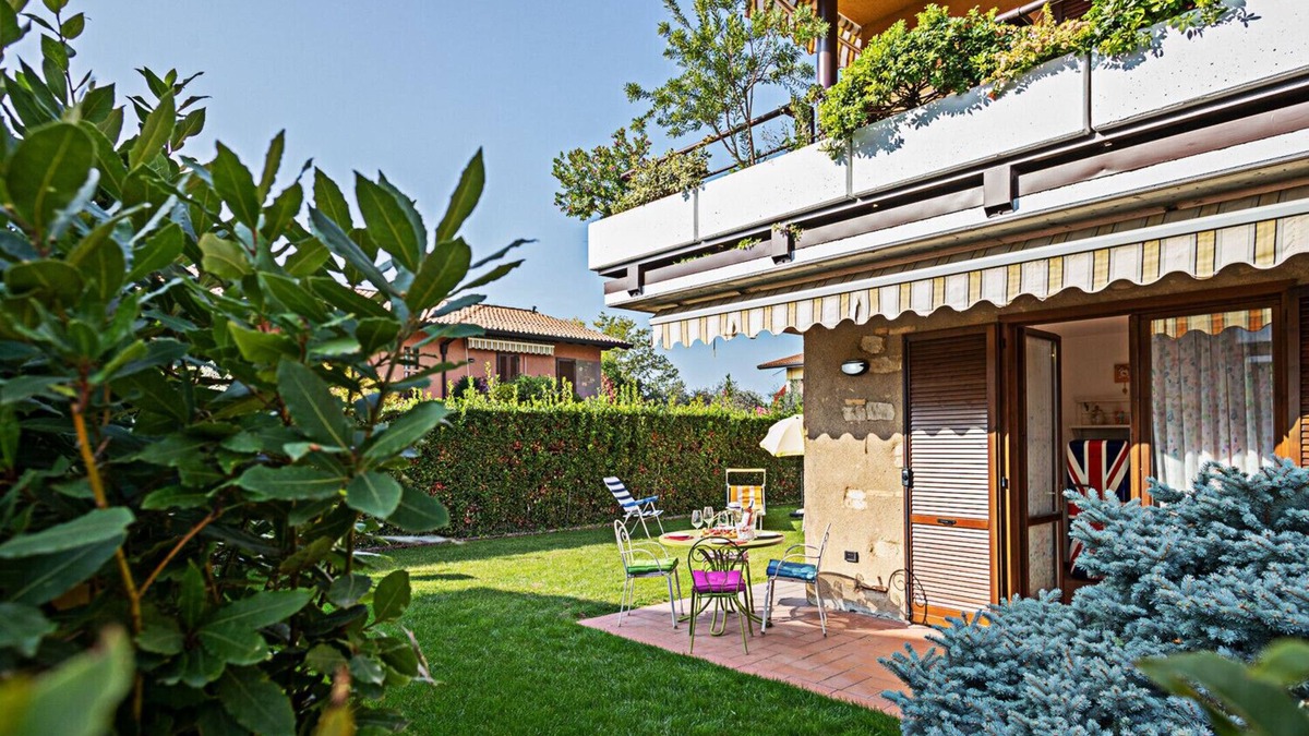 Montioni Apartment | Regarda - appartment "Iris" in complex with swimming pool very close to the Lazise city centre