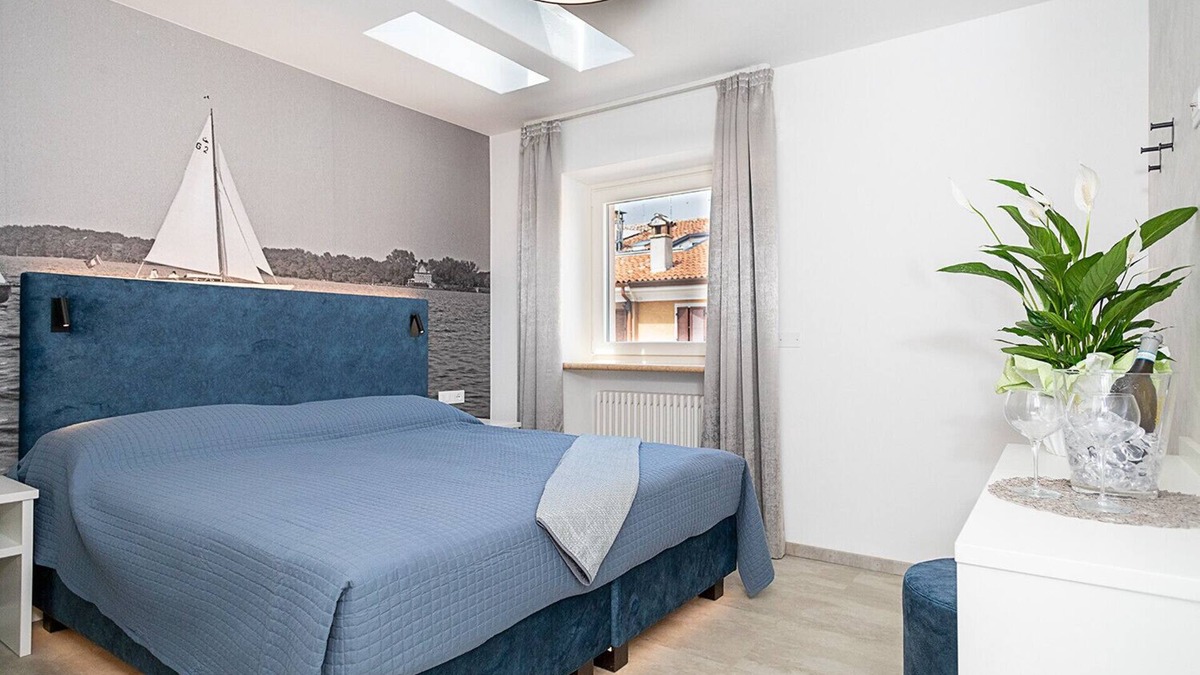 Old Town Apartment | Regarda - Baur Suite 2, design apartment in the center of Bardolino