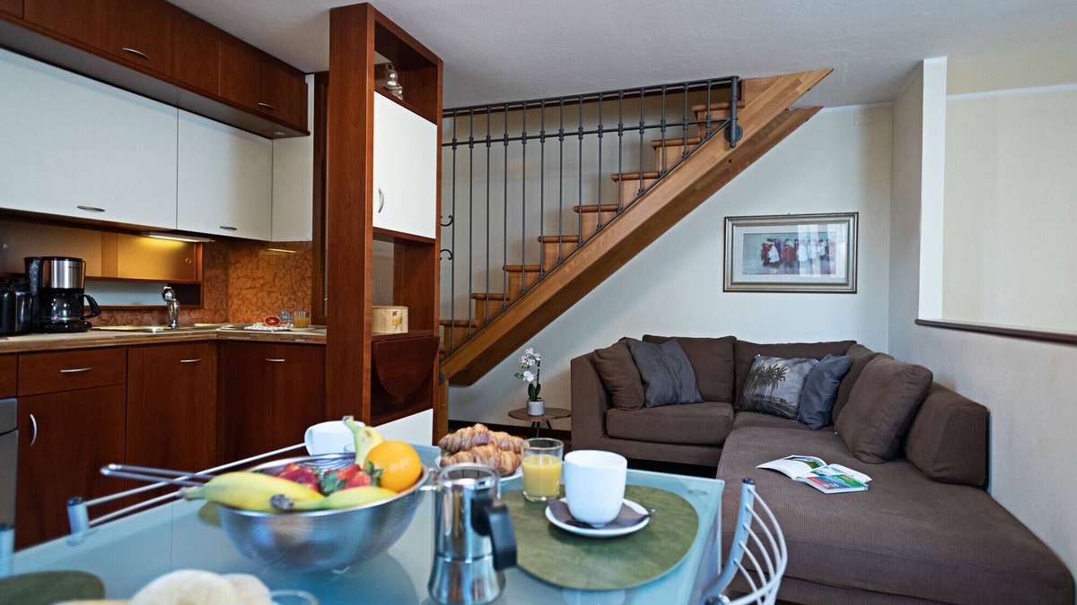 Bardolino Apartment | Regarda - "Il Borgo 48" with 3 bedrooms, 2 bathrooms, garage in Bardolino city center