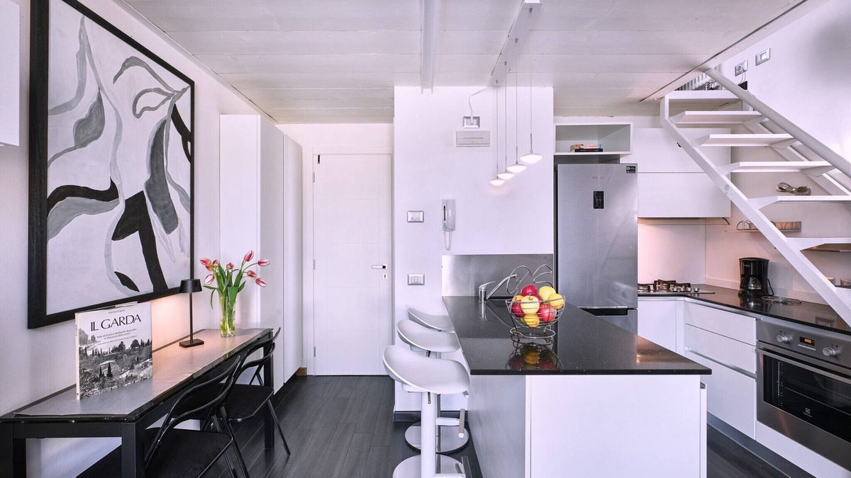 Cisano Apartment | Regarda - modern studio The Beach with lake view near the beach
