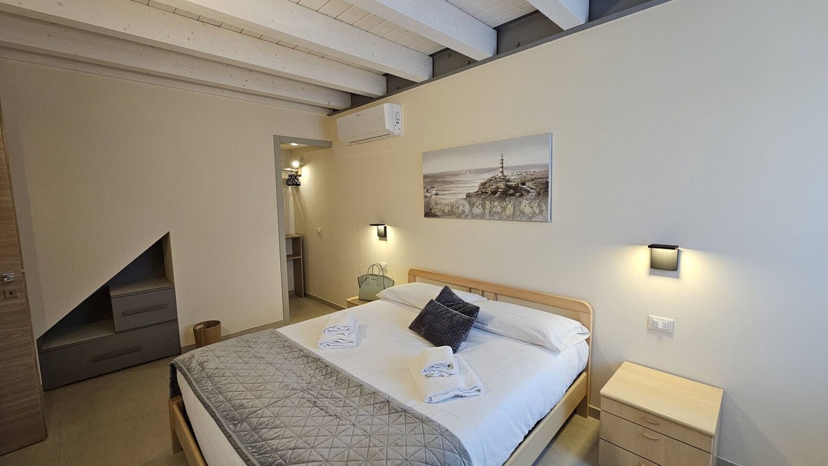 Pacengo Apartment | Regarda - Residenza "G&J - 2 floor" modern onebedroom apartment with roof terrace