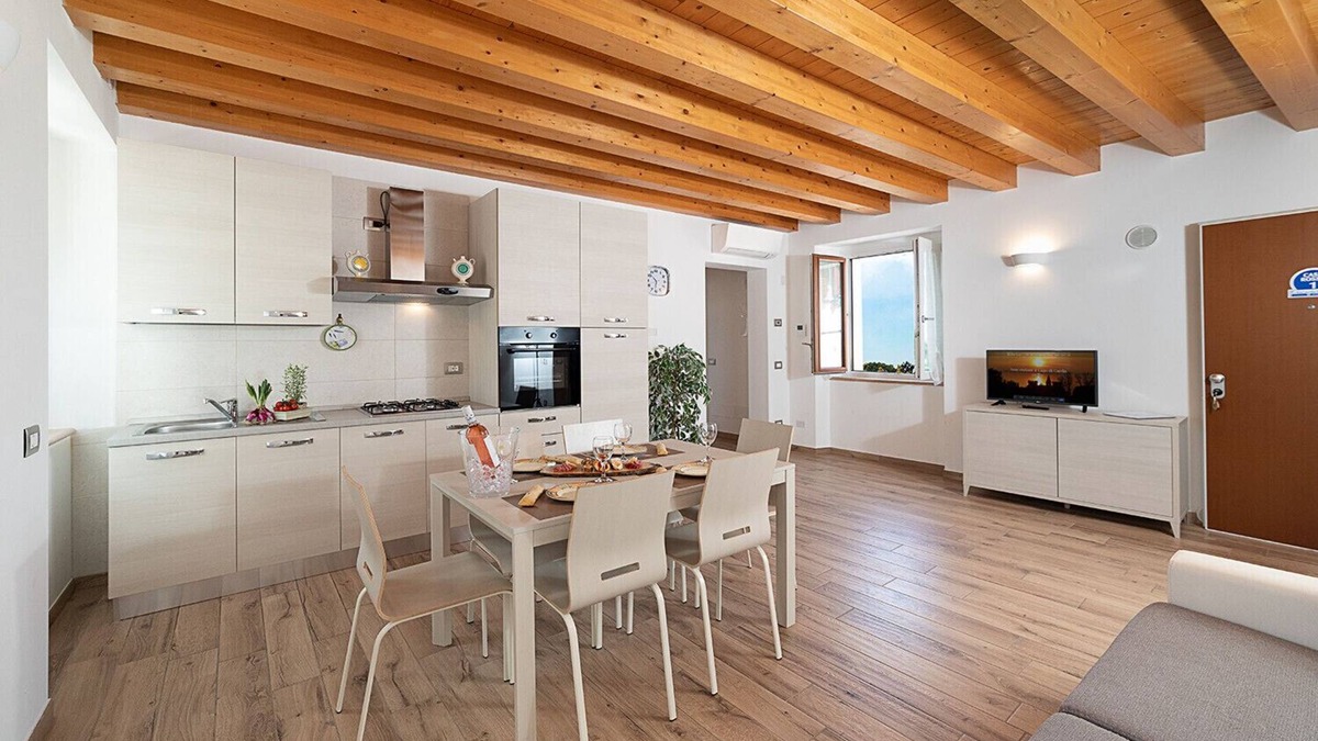 Bardolino Ski Chalet | Regarda - Romantic apartment Casa Rossa 1 with wifi, air conditioning