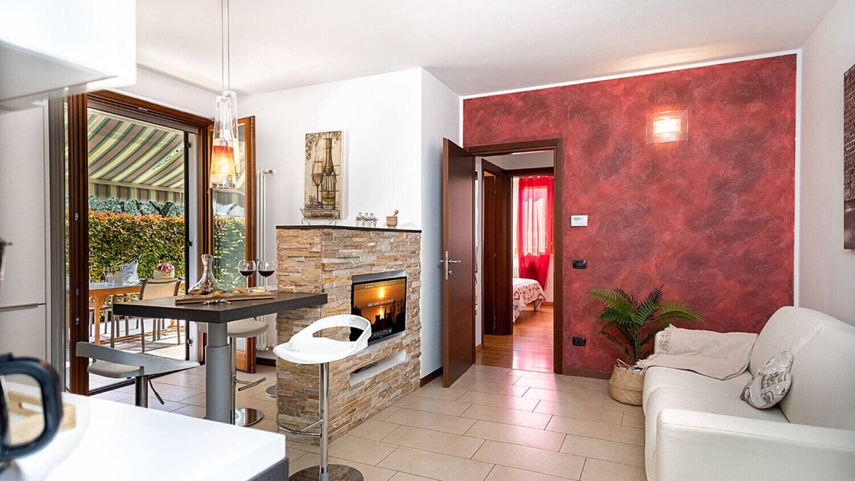 Montioni Apartment | Regarda - wine apartment Promenade in the centre with garden and pool