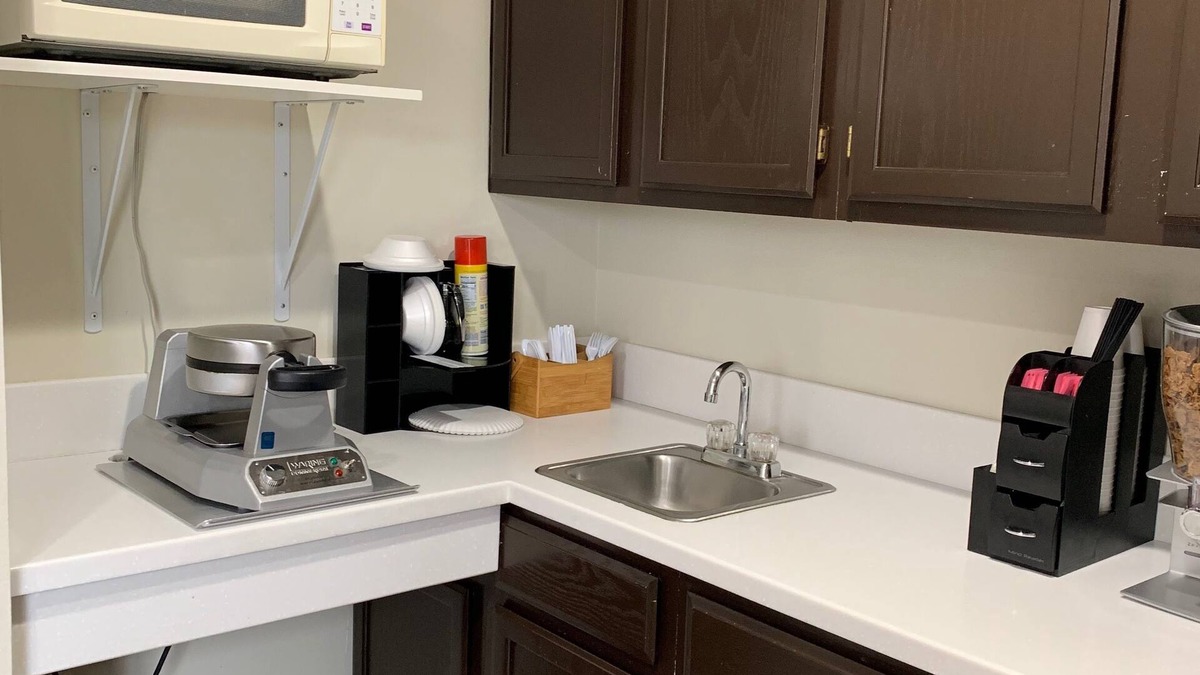 Fayetteville Hotel | Regency 7 Motel