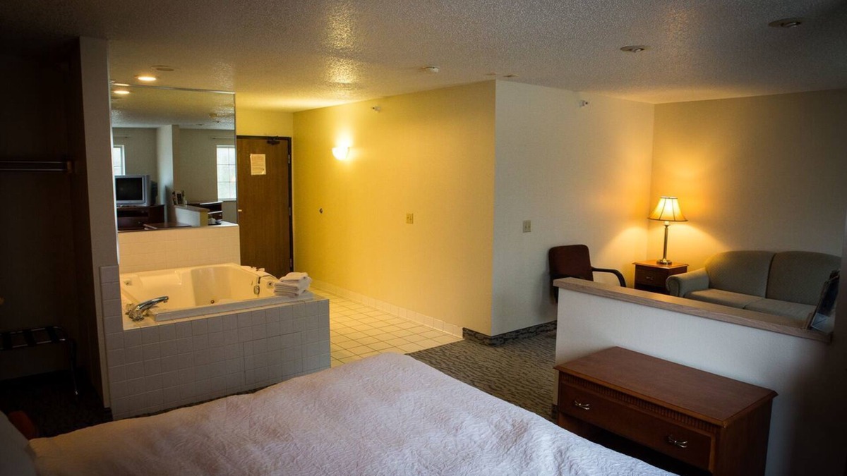 Anoka Hotel | Regency Inn and Suites, Anoka