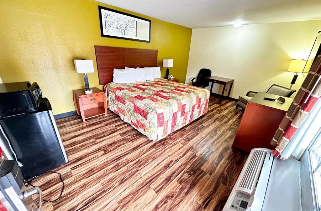 Iola Hotel | Regency Inn Iola