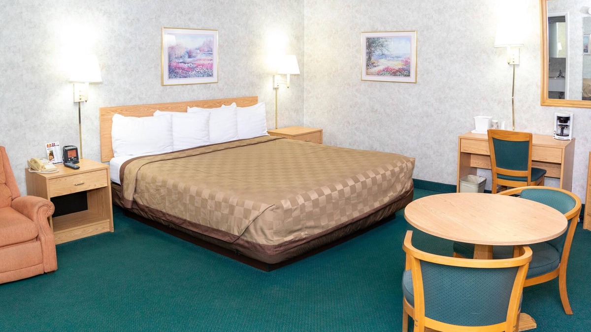 Lemoyne Hotel | Regency Inn Perrysburg