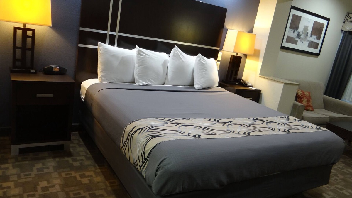 Baytown Hotel | Regency Inn & Suites - Baytown