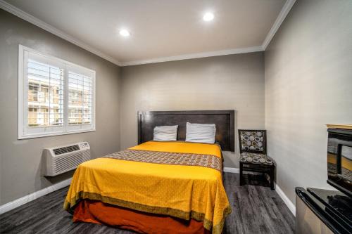 Downey Hotel | Regency Inn & Suites Downey