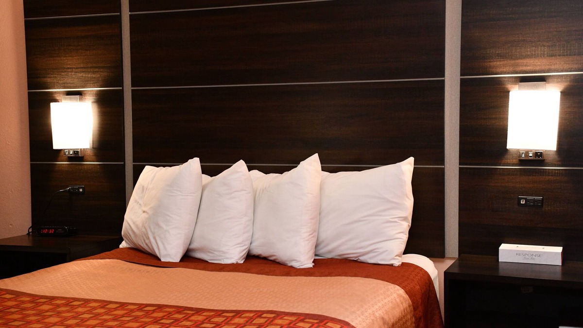 Faribault Hotel | Regency Inn & Suites