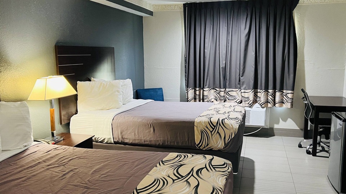 North Shore Hotel | REGENCY INN & SUITES