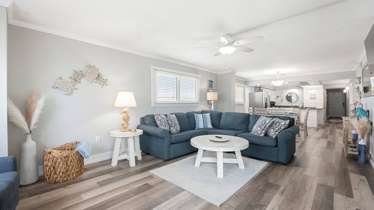 Crescent Beach Condo | Regency Towers~ 3bed2Bath~Poolside Tiki bar~Sleeps 10