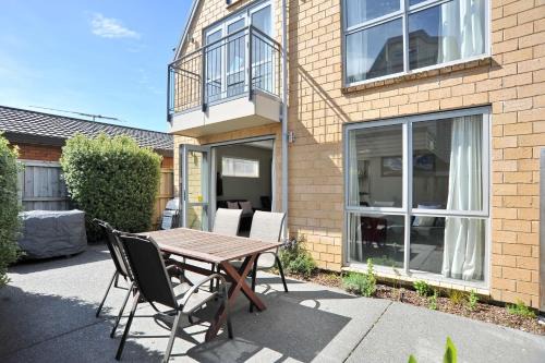Riccarton House | Regents Villas - Christchurch Holiday Homes
