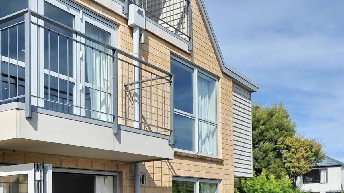 Riccarton Apartment | Regents Villas-Regents Villas A & B: Two homes in one