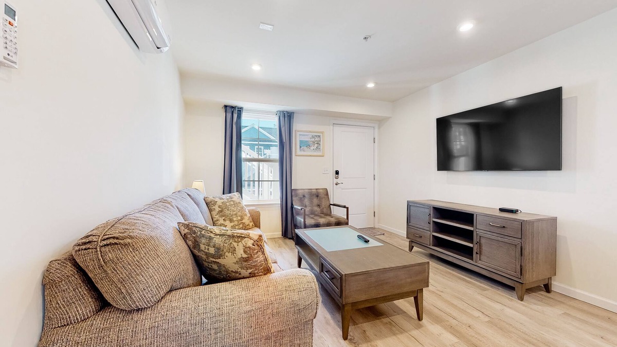 Rehoboth Beach Apartment | Rehoboth Beach House coastal condo w/pool, clubhouse, fast WiFi, & washer/dryer