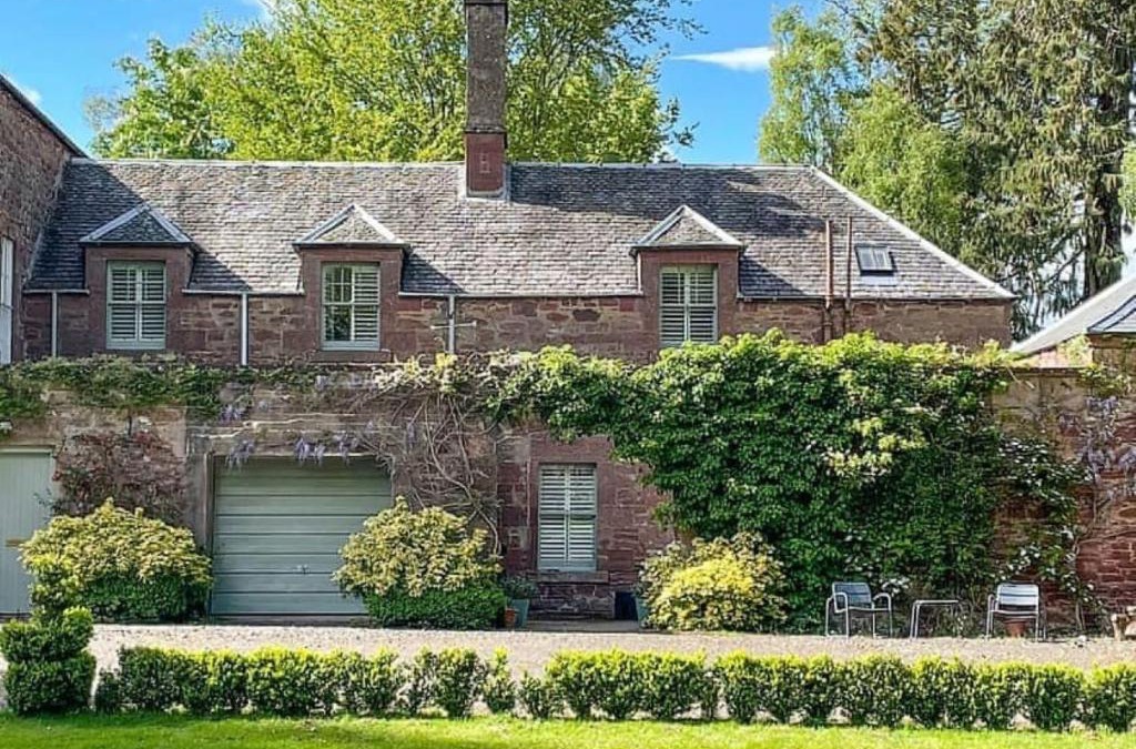 Coupar Angus Apartment | Reidochie Stables luxury haven overlooking garden