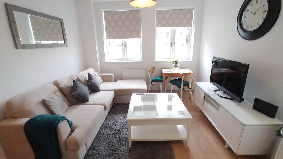 Reigate Apartment | Reigate Park View Apartment A
